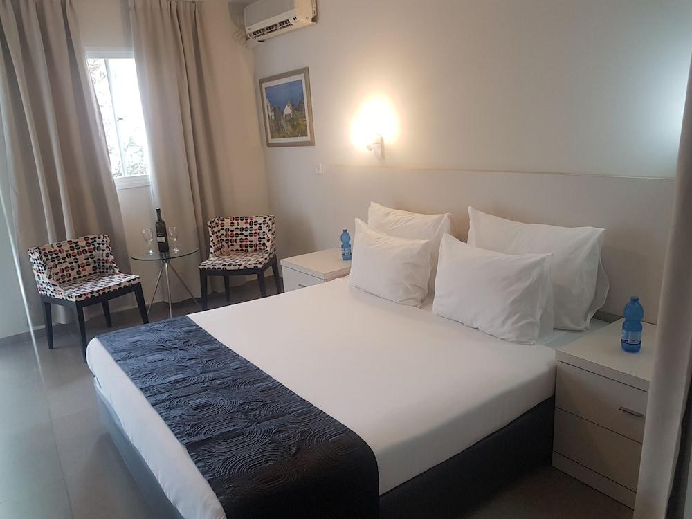 Q Village - Poleg Beach Netanya Exterior photo